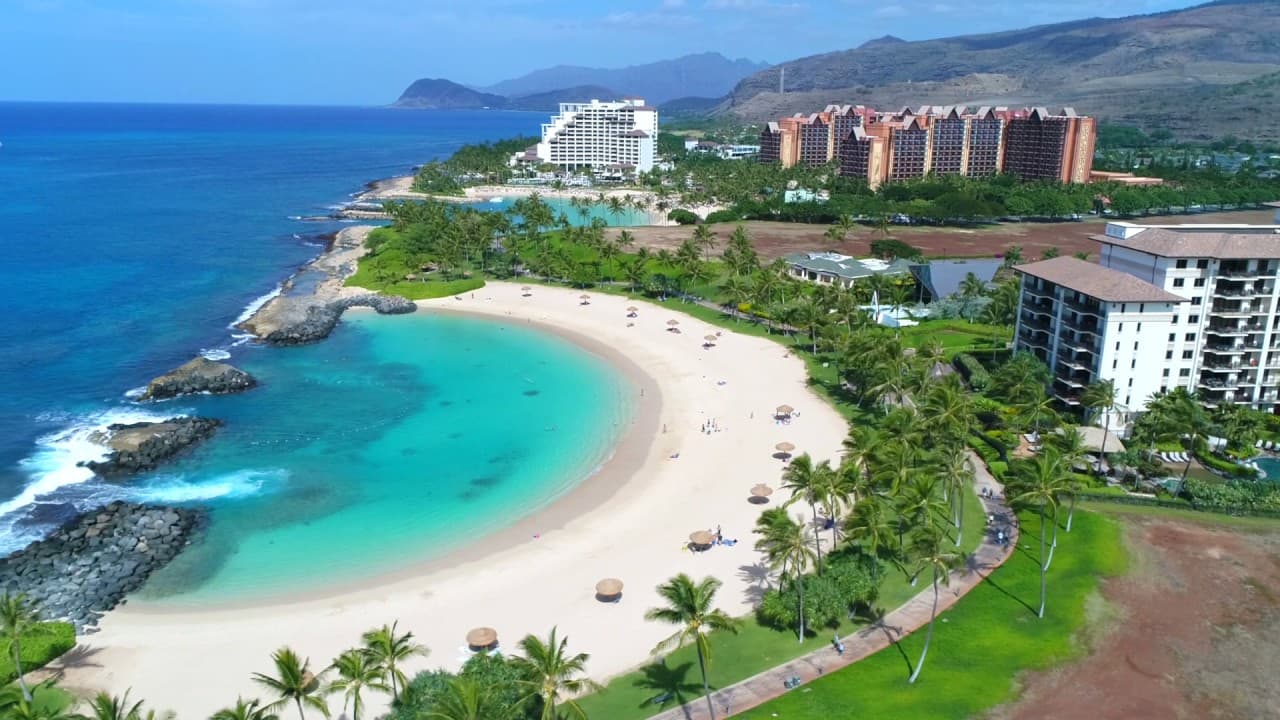 Ko Olina and its stunning lagoons and small shops